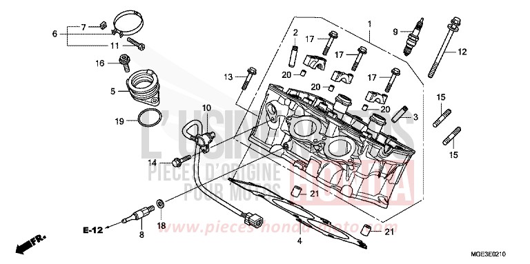 CULASSE (ARRIERE) de VFR1200F DCT PEARL SUNBEAM WHITE (NHA66) 2010